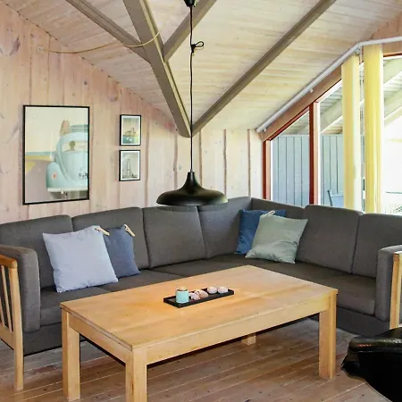 Дом отдыха Three-bedroom Holiday In 1 *