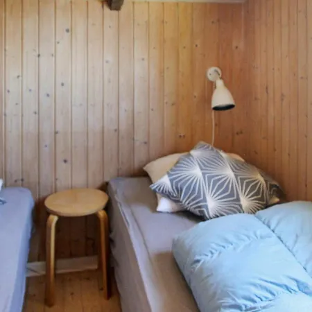 Three-bedroom Holiday In 1