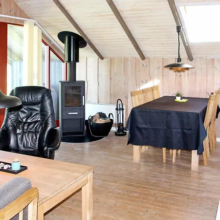 Дом отдыха Three-bedroom Holiday In 1 Hejls