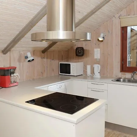 Three-bedroom Holiday In 1 *